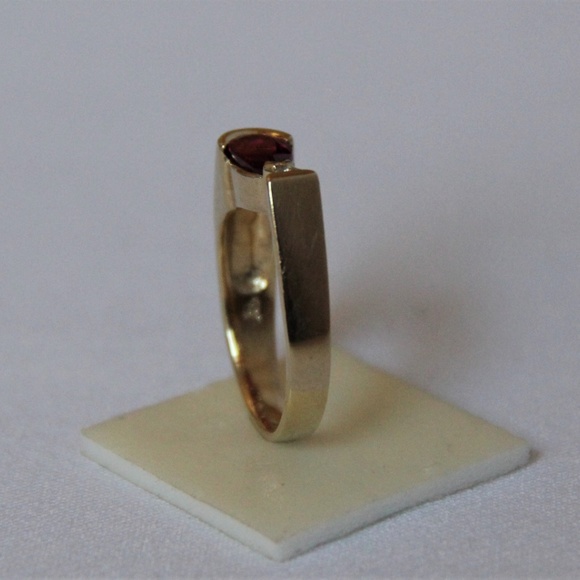Ladies 14 Kt yellow gold-stamped- Pear shaped Ring - Picture 3 of 8